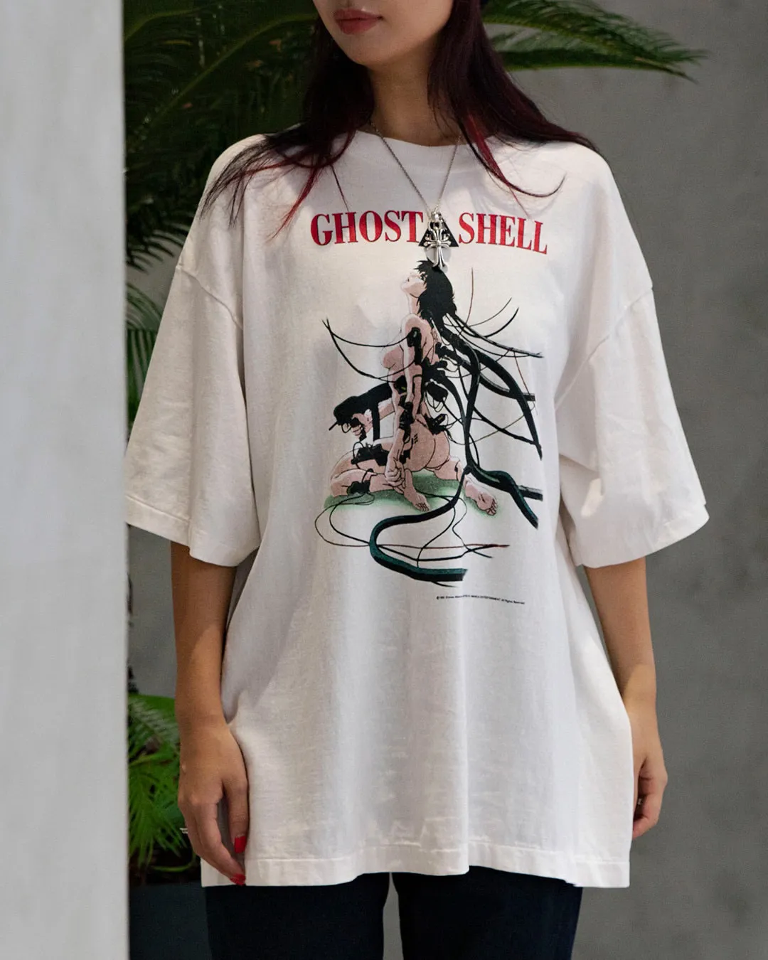 SAINT Mxxxxxx x GHOST IN THE SHELL ' GITS ' SS TEE/WHT Classic Big IP Ghost in the Shell co-branded Suzi Charge/Suzi Character TEE Off-white S-XL Cylindrical side seamless fabric 220g high gram weight OE yarn ⚠️Note: It is almost meaningless if it is not a cylindrical fabric Customized joint main mark/joint wash mark/little angel anti-counterfeiting label Original factory level printing factory Top purchasing agent level